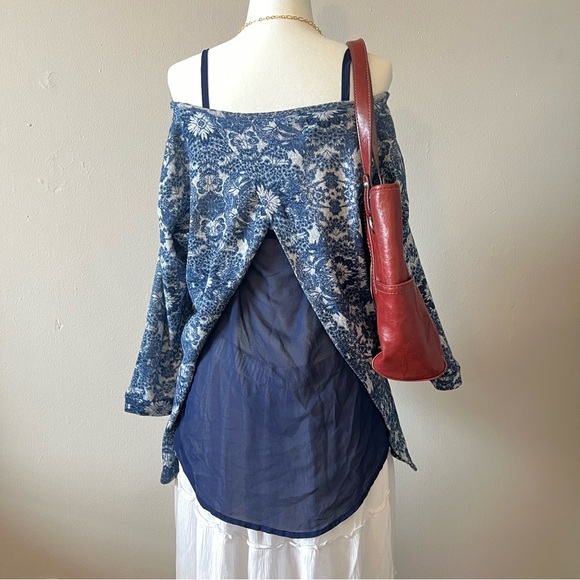 blue floral quarter sleeve open back top🌟 - Picture 2 of 9